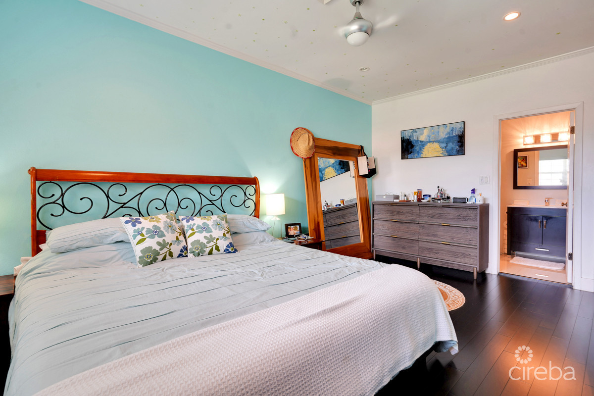 OCEAN CLUB 2 BED 2.5 BATH MODERN TOWN HOUSE