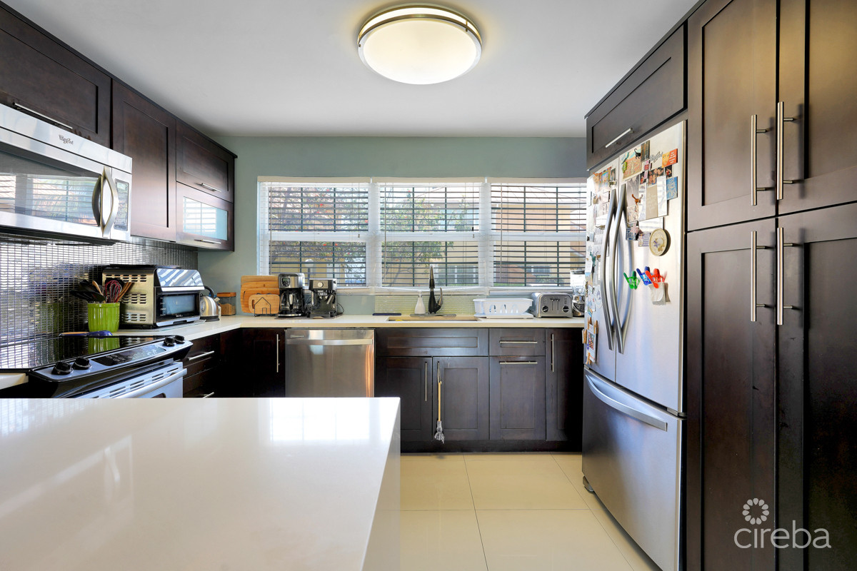 OCEAN CLUB 2 BED 2.5 BATH MODERN TOWN HOUSE