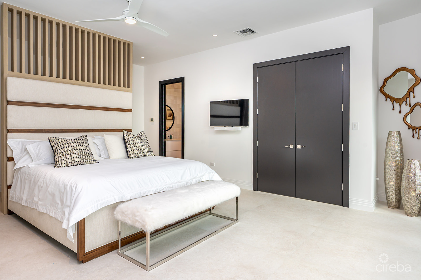 MIRAMAR, A VISTA DEL MAR OCEAN FRONT ESTATE