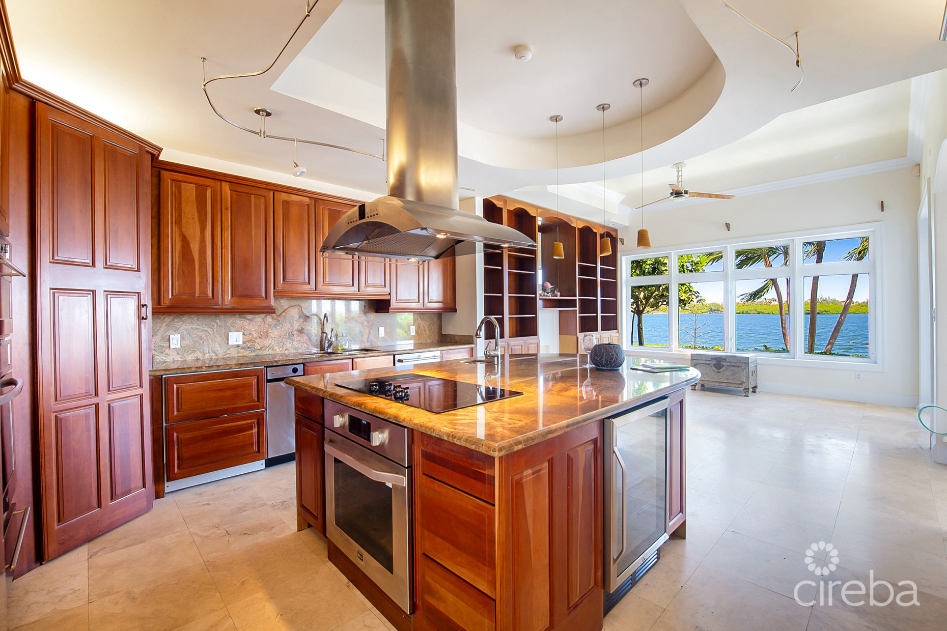 VISCAYA HOME, GOVERNOR'S HARBOUR CREEK