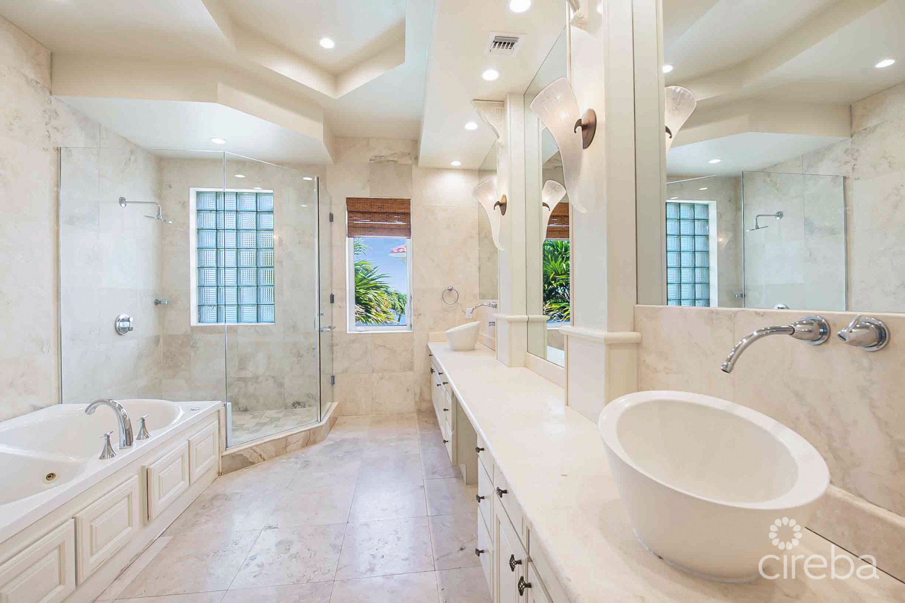 VISCAYA HOME, GOVERNOR'S HARBOUR CREEK