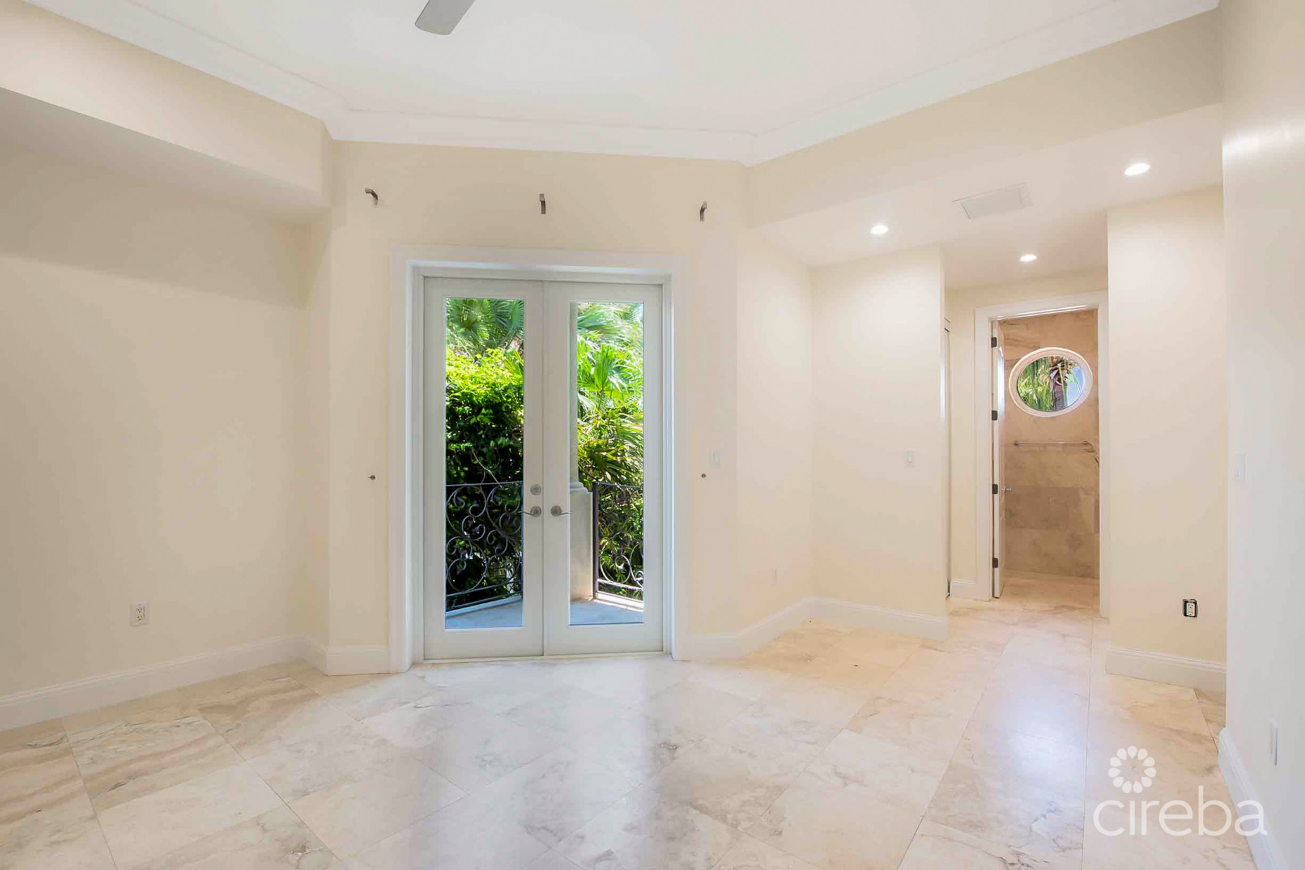 VISCAYA HOME, GOVERNOR'S HARBOUR CREEK