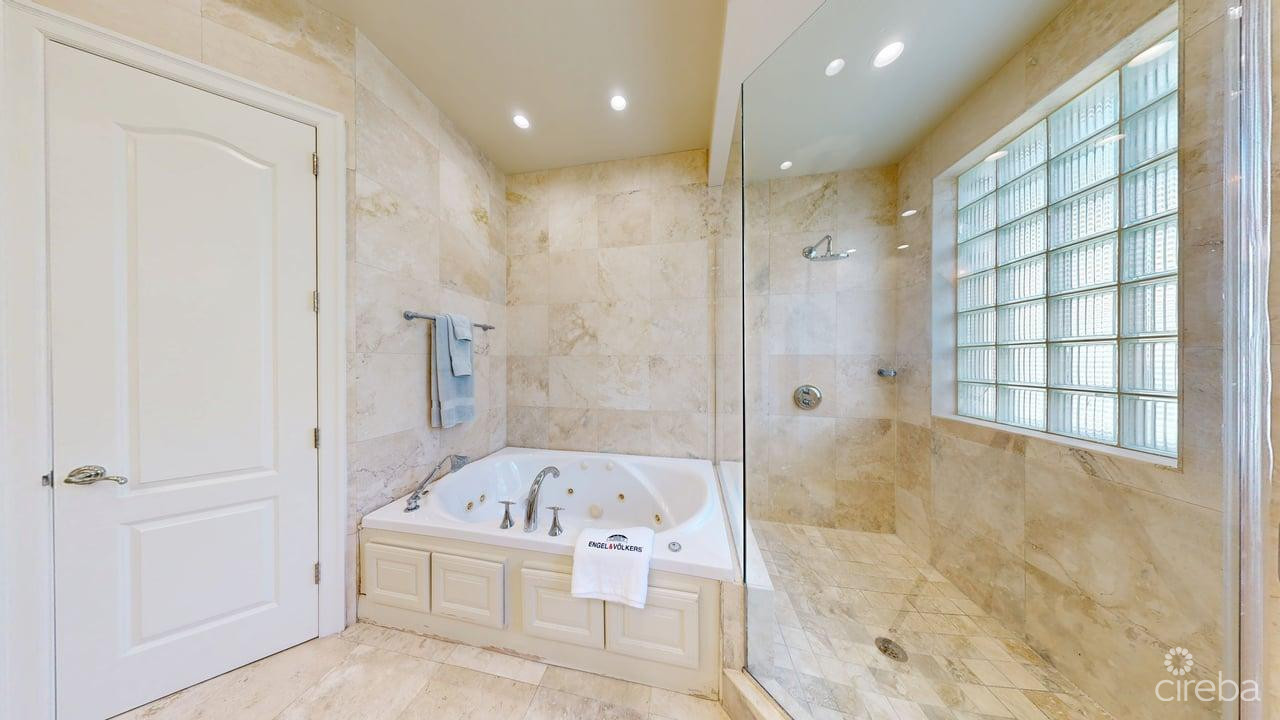 VISCAYA HOME, GOVERNOR'S HARBOUR CREEK