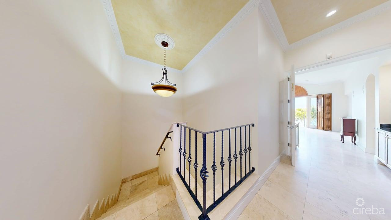 VISCAYA HOME, GOVERNOR'S HARBOUR CREEK