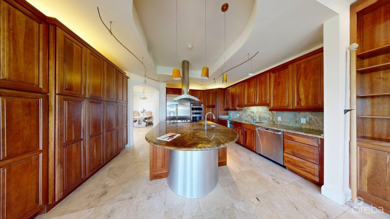 VISCAYA HOME, GOVERNOR'S HARBOUR CREEK