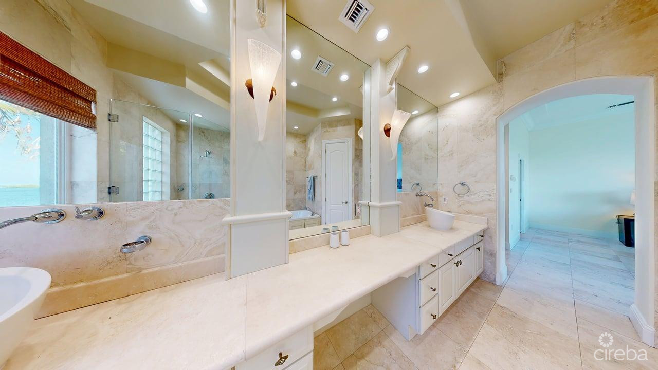 VISCAYA HOME, GOVERNOR'S HARBOUR CREEK