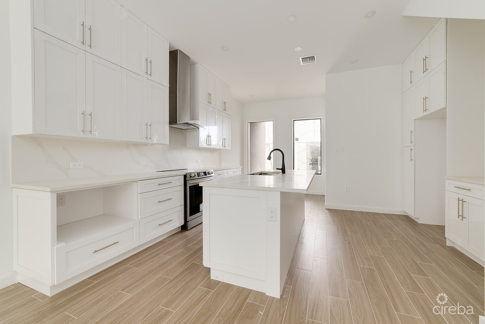 PRIVE FULLY UPGRADED 2B/2.5B UNIT - CASH BACK AT CLOSING!