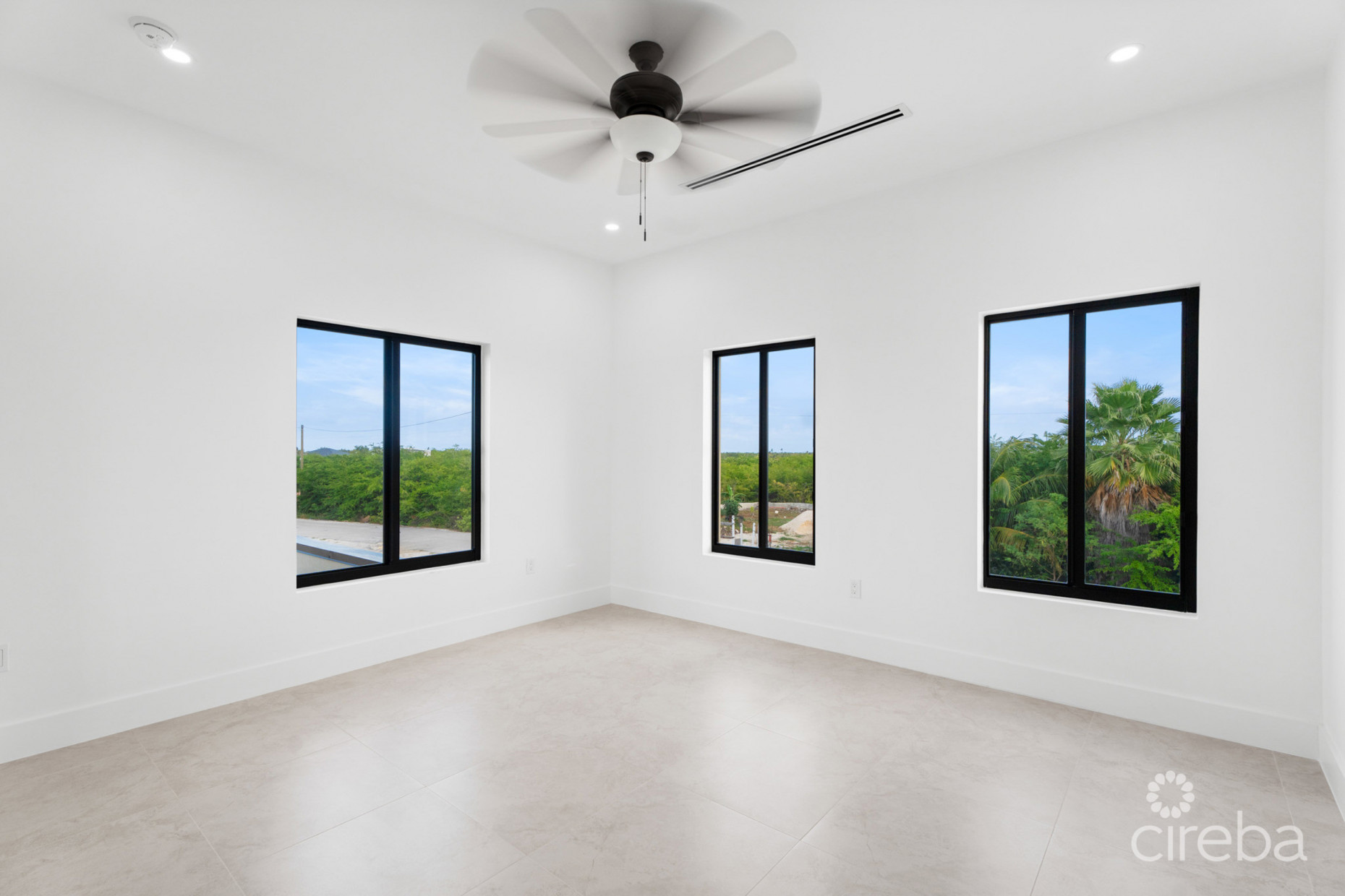 #2 BRAND NEW 3 BED 3.5 BATH DUPLEX -  LOOKOUT GARDENS