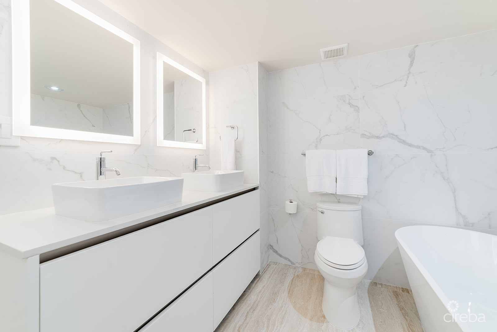 SEVEN MILE BEACHFRONT  CONDO, CAYMAN CLUB