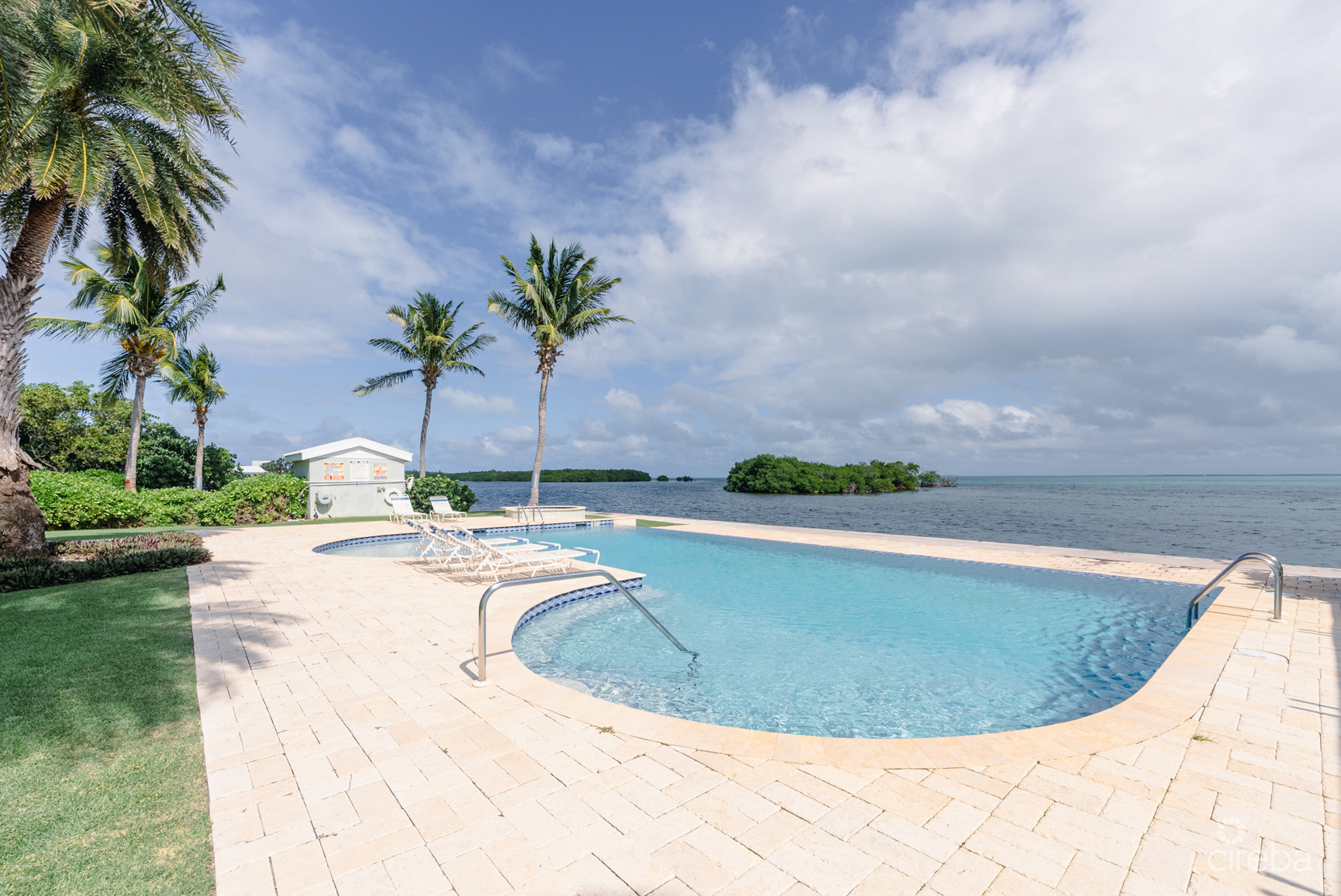 TURTLE COVE OCEANFRONT 3 BED WITH OUTSTANDING VIEW