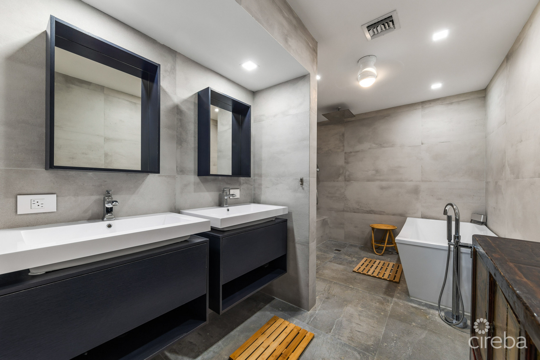 VILLAS PAPPAGALLO #33- GROUND FLOOR OCEAN VIEW