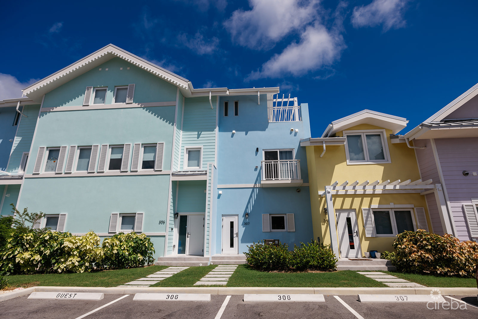 THE MEADOWS - PAPAYA TOWNHOME - 2 BEDROOMS 2 BATHROOMS