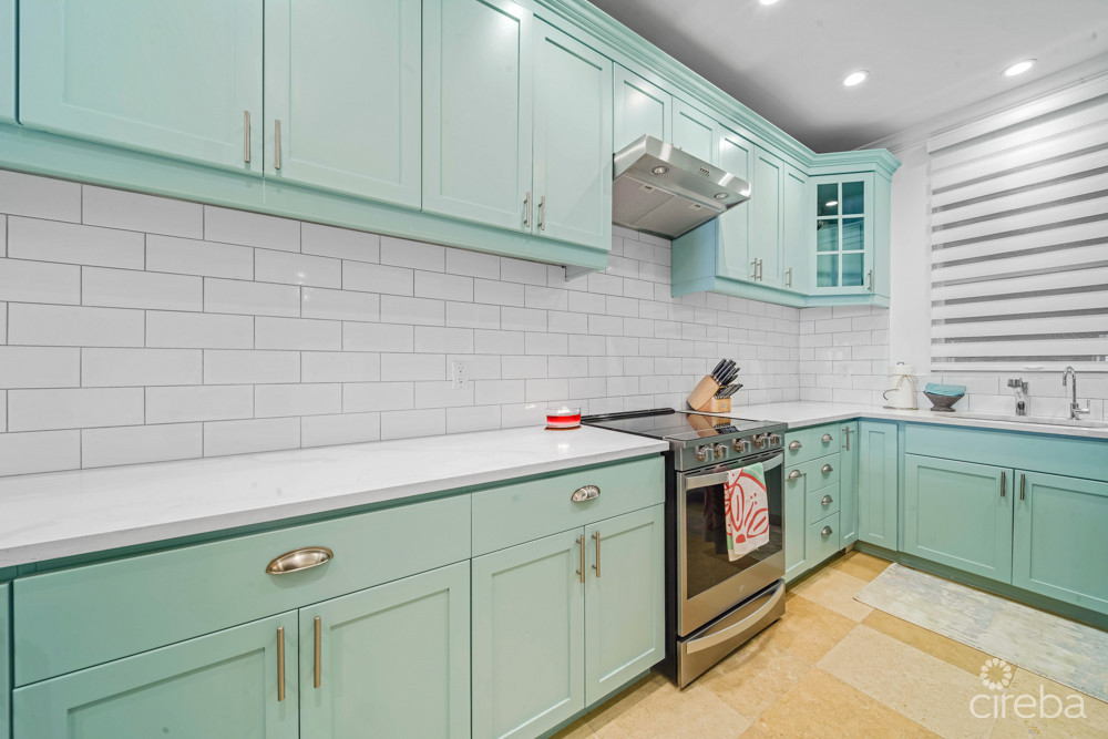 KISHA 104 | 2 BDRM WATERFRONT WALKOUT - COASTAL ELEGANCE & LUXURY