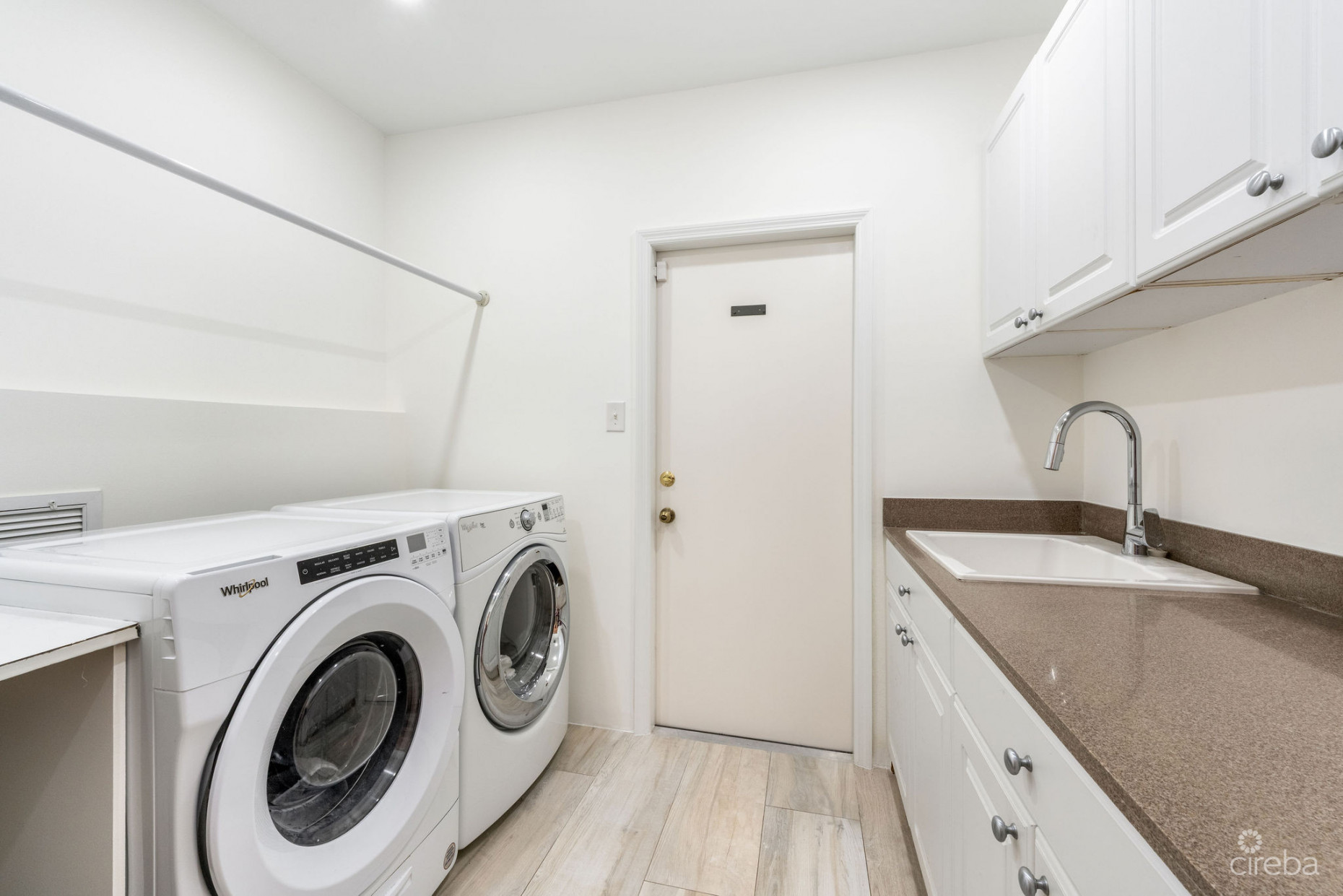 NELSON  QUAY 56, WATERFRONT HOME