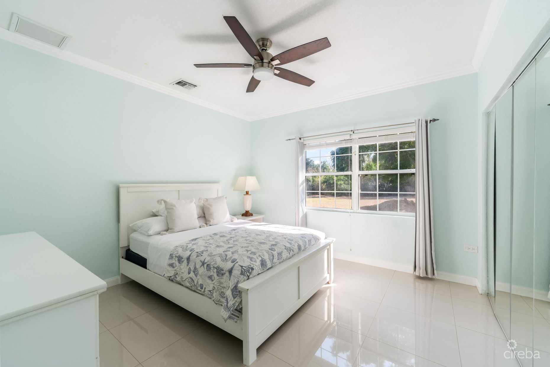 LONGFELLOW CIRCLE 18, BREAKERS FAMILY HOME