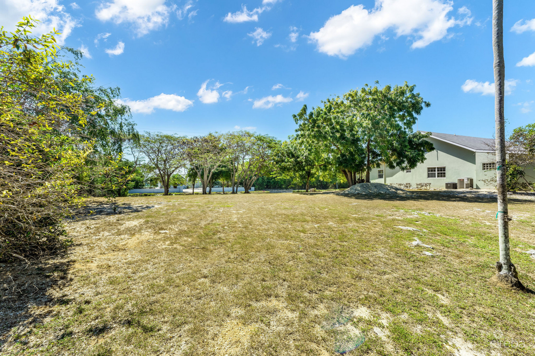 LONGFELLOW CIRCLE 18, BREAKERS FAMILY HOME
