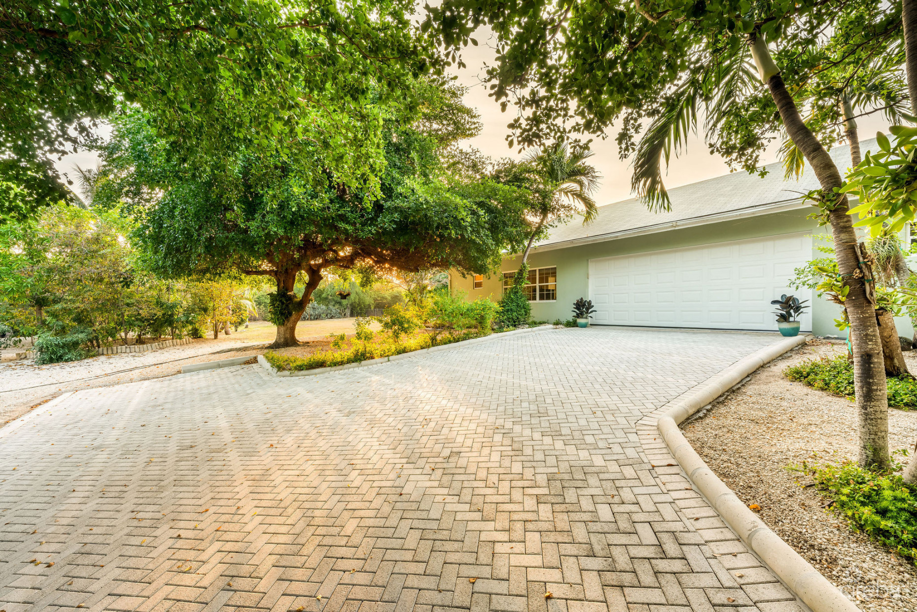 LONGFELLOW CIRCLE 18, BREAKERS FAMILY HOME