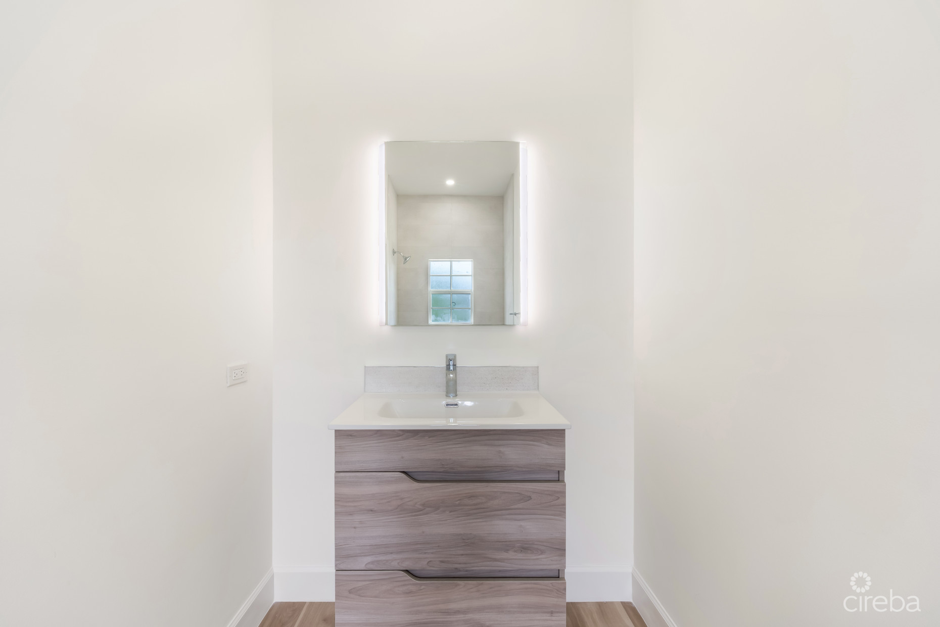 NELSON  QUAY 56, WATERFRONT HOME