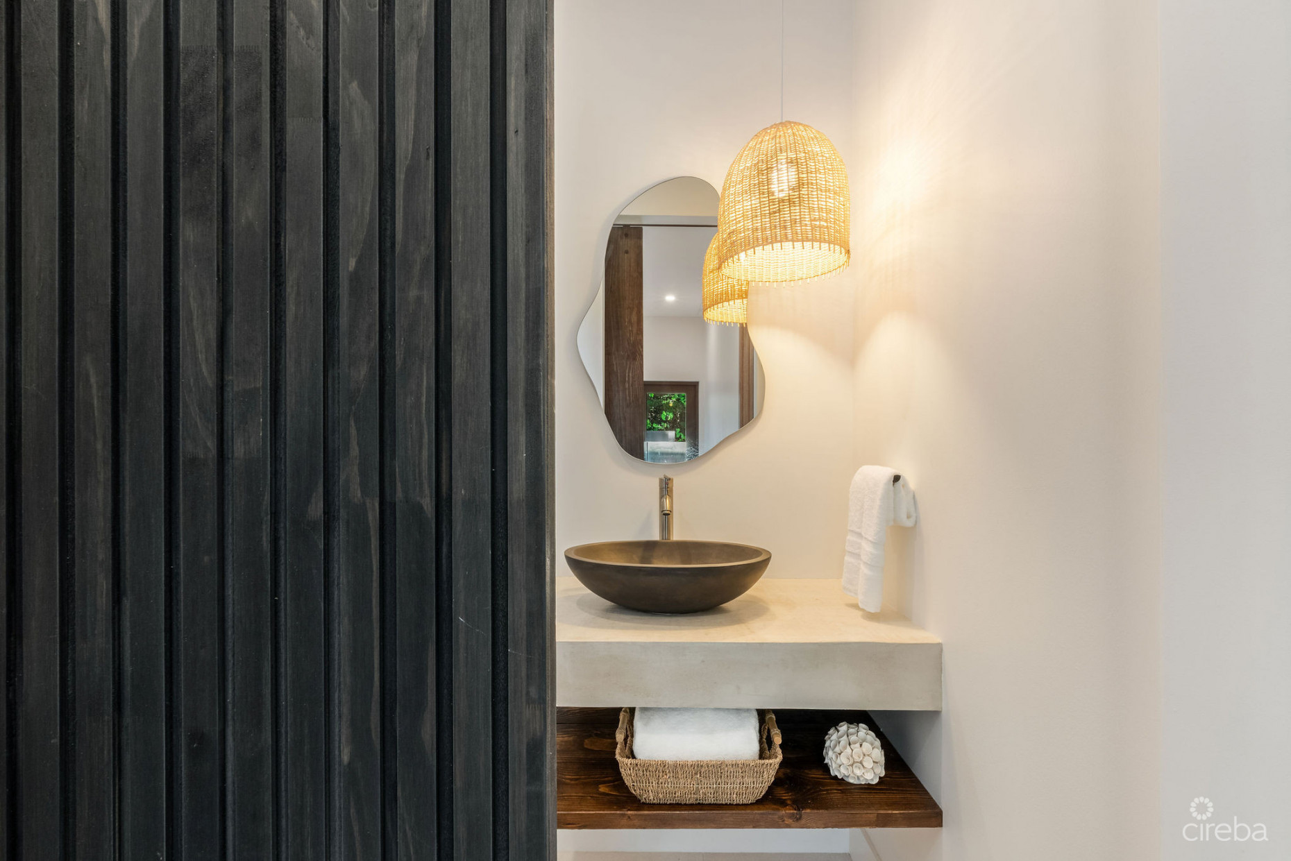 HALCYON POINT - EXPERIENCE  LUXURY FIRSTHAND