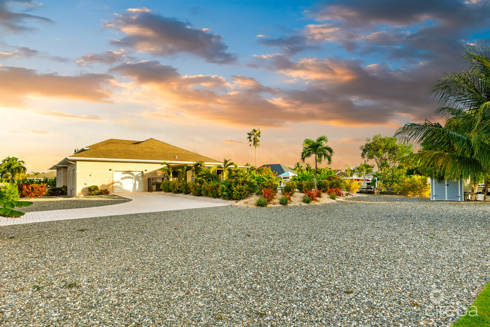 IMMACULATE 3BR FAMILY HOME W/ ADJACENT CANAL LOT