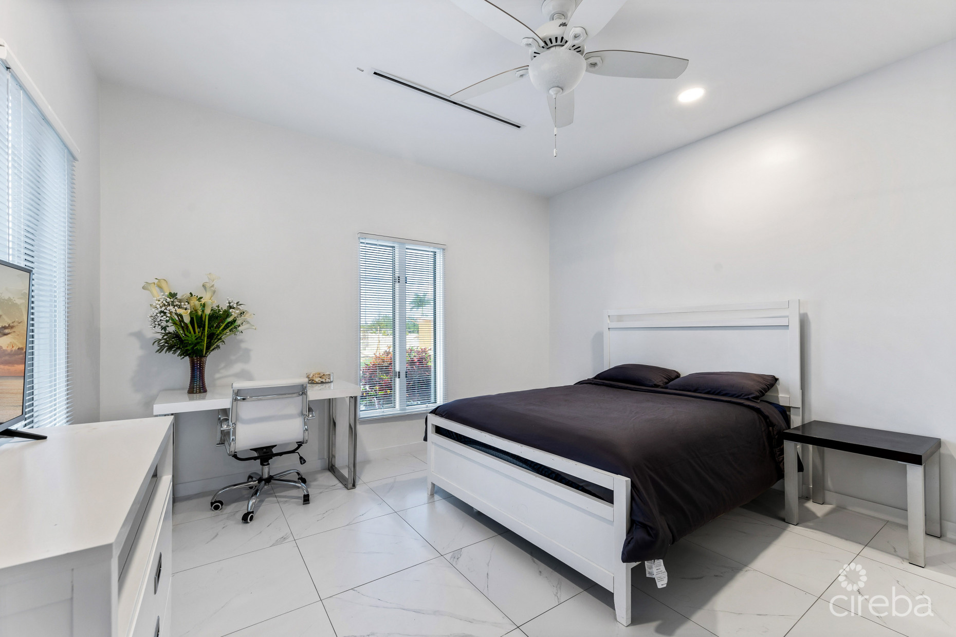 IMMACULATE 3BR FAMILY HOME W/ ADJACENT CANAL LOT