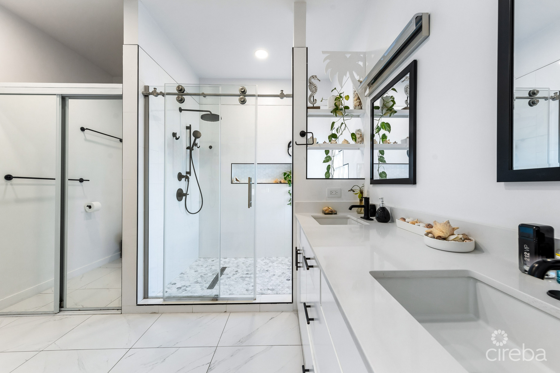 IMMACULATE 3BR FAMILY HOME W/ ADJACENT CANAL LOT