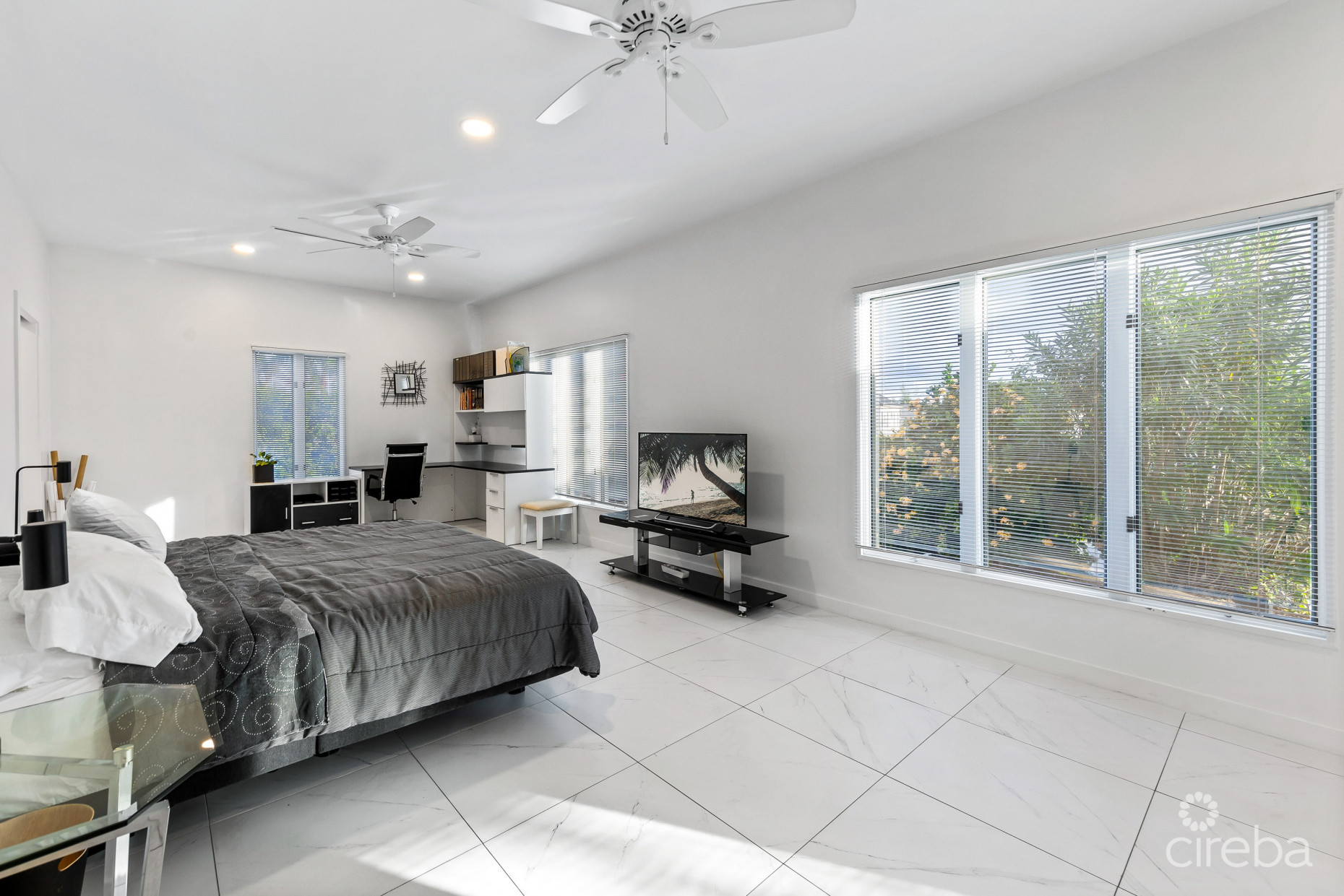 IMMACULATE 3BR FAMILY HOME W/ ADJACENT CANAL LOT