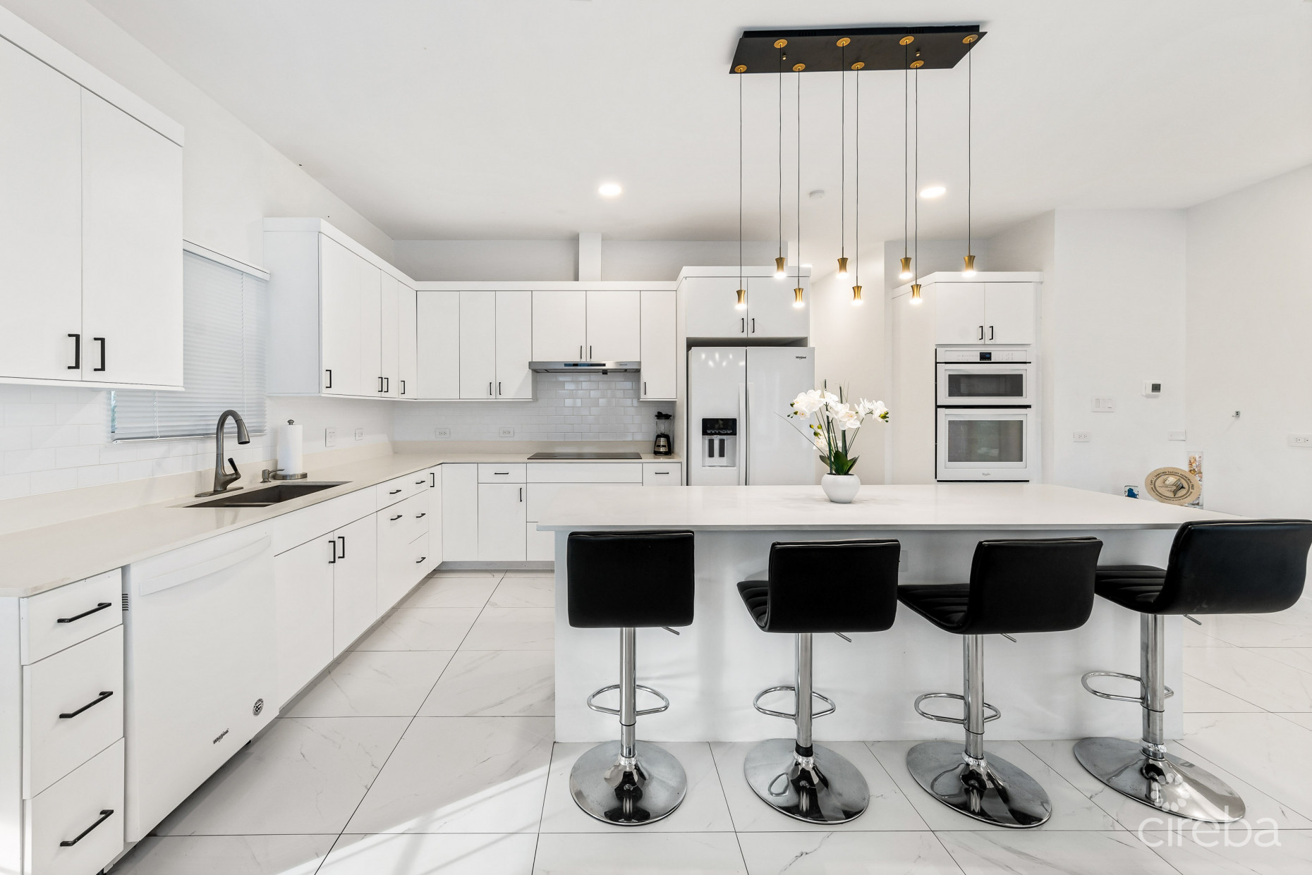 IMMACULATE 3BR FAMILY HOME W/ ADJACENT CANAL LOT