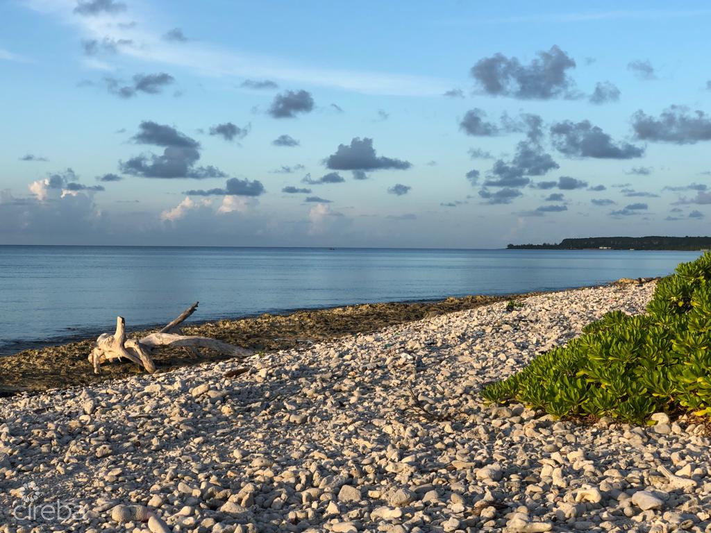 PRIMIER WATERFRONT LOT CAYMAN BRAC