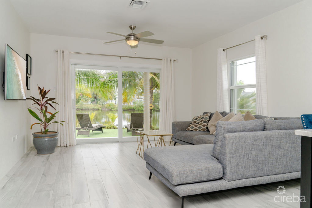 REDUCED - LAKEFRONT 3BEDS HOME ON PRIVATE LAND