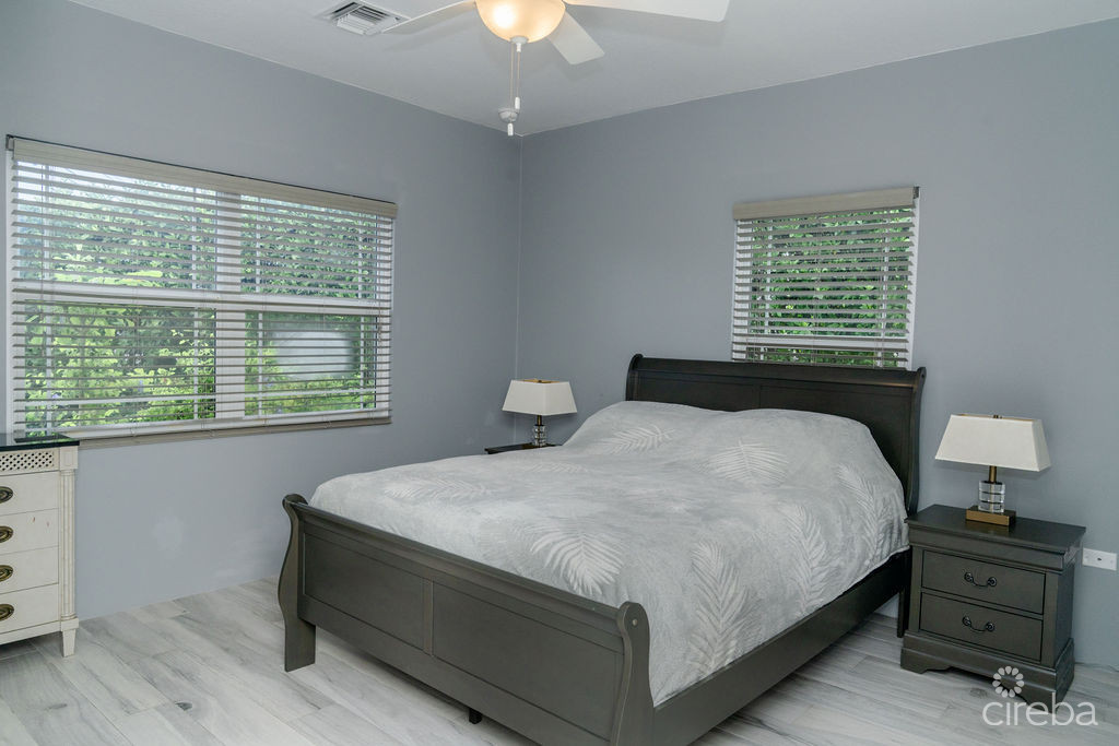 REDUCED - LAKEFRONT 3BEDS HOME ON PRIVATE LAND