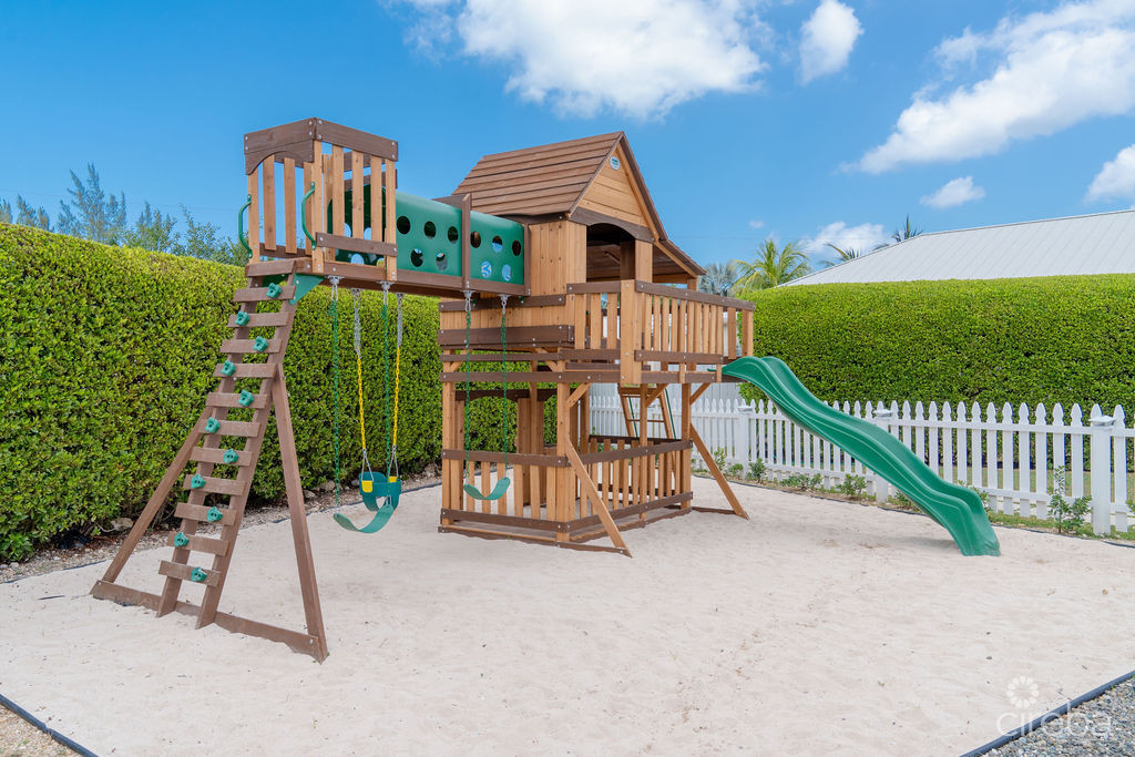 REDUCED - LAKEFRONT 3BEDS HOME ON PRIVATE LAND