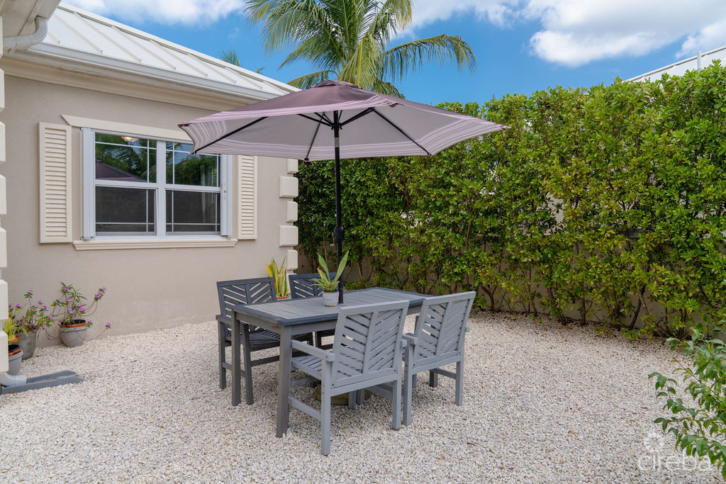 REDUCED - LAKEFRONT 3BEDS HOME ON PRIVATE LAND