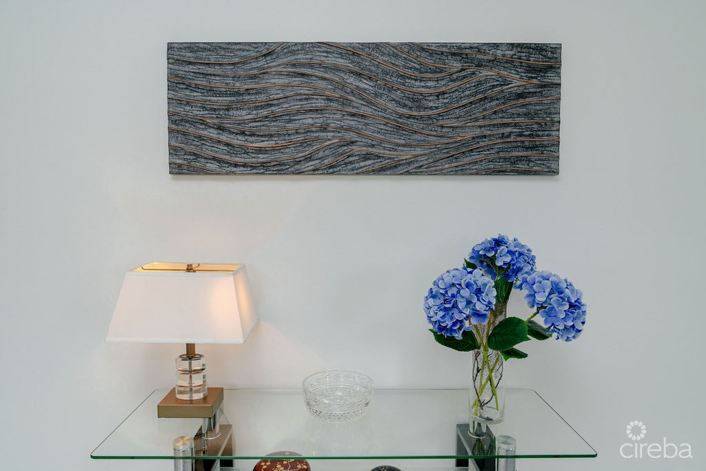 REDUCED - LAKEFRONT 3BEDS HOME ON PRIVATE LAND