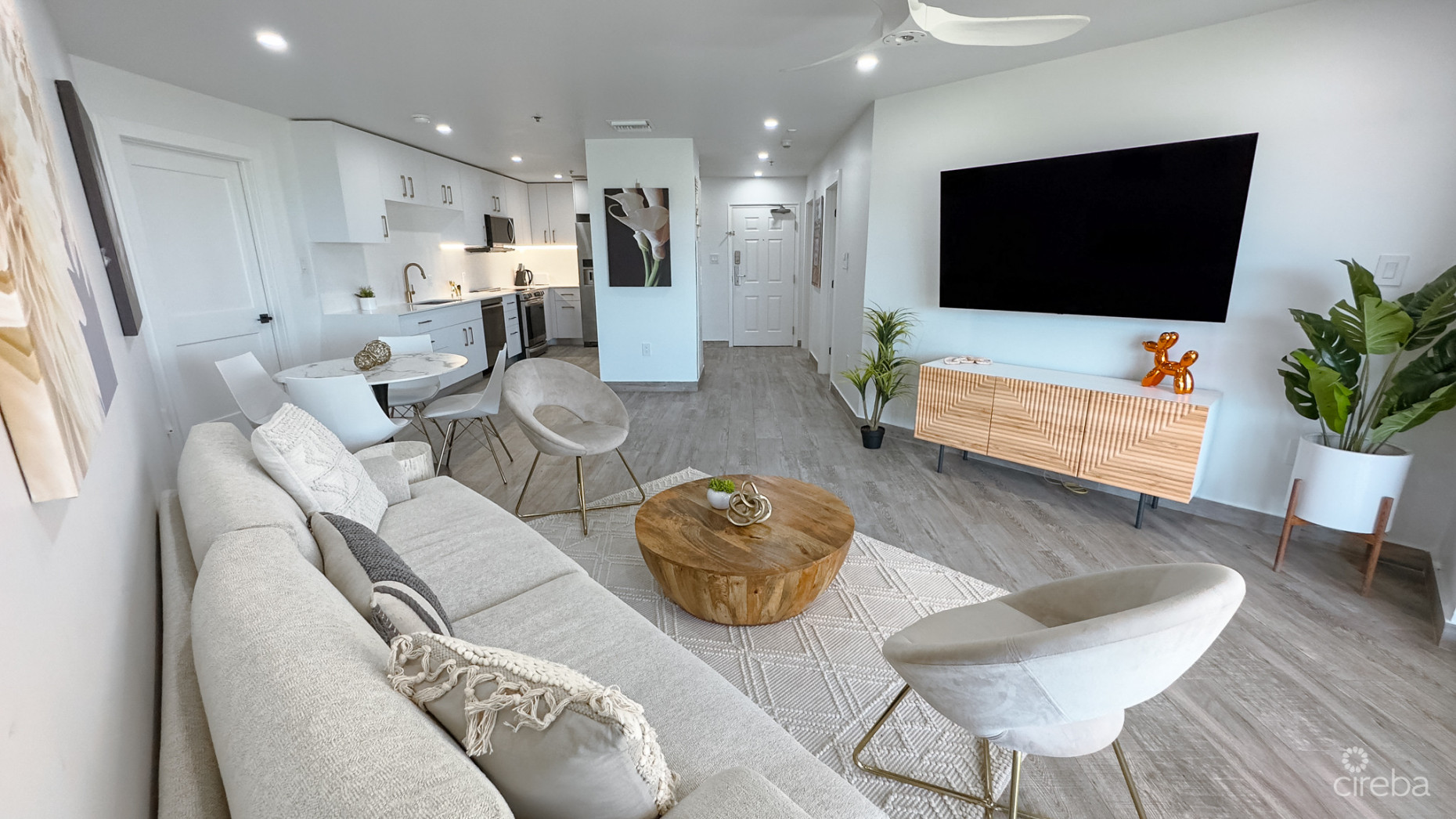 GRAND CAYMANIAN PENTHOUSE - CRYSTAL HARBOUR