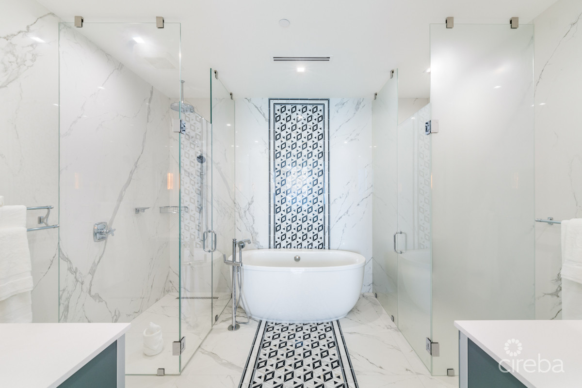 FIN OCEANFRONT CORNER RESIDENCE