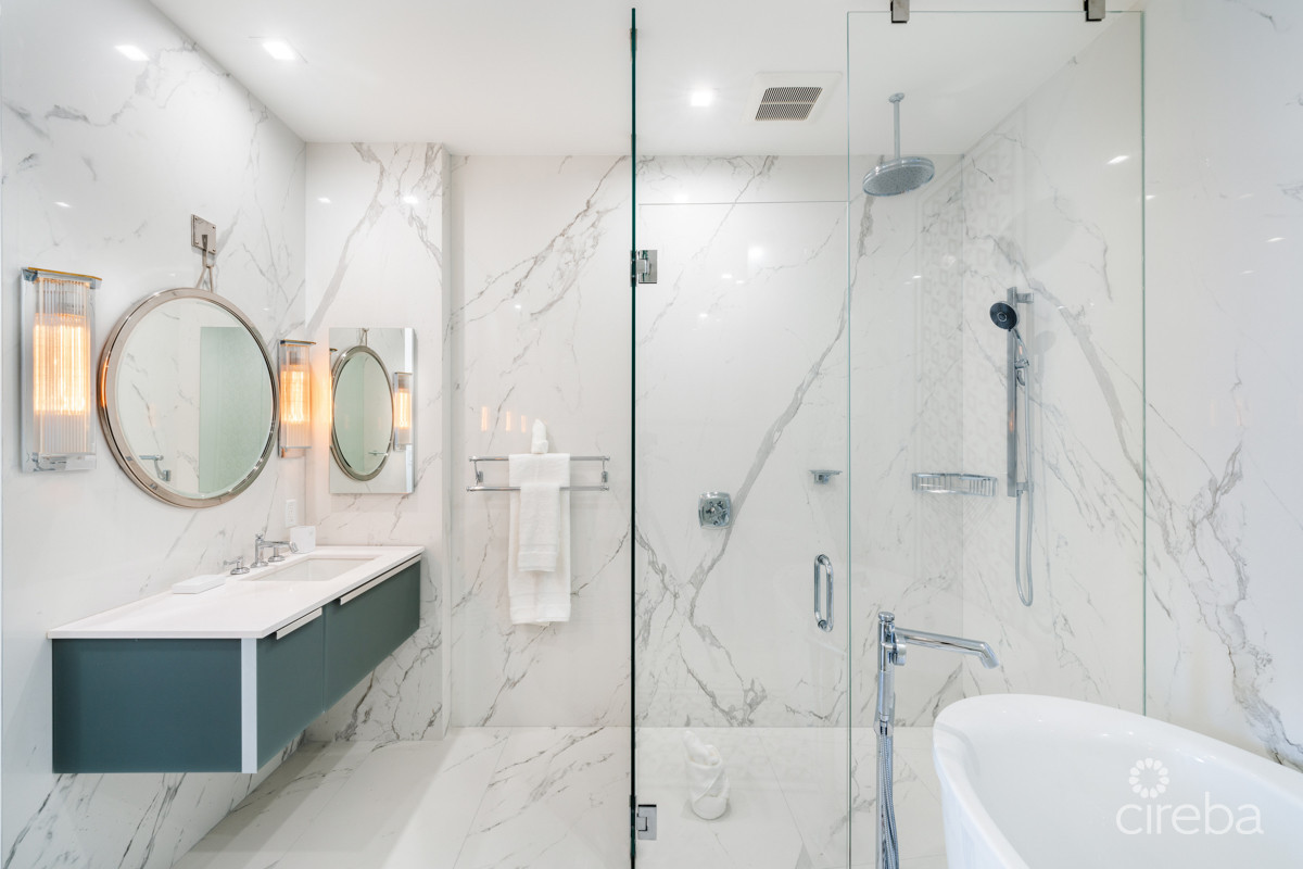 FIN OCEANFRONT CORNER RESIDENCE