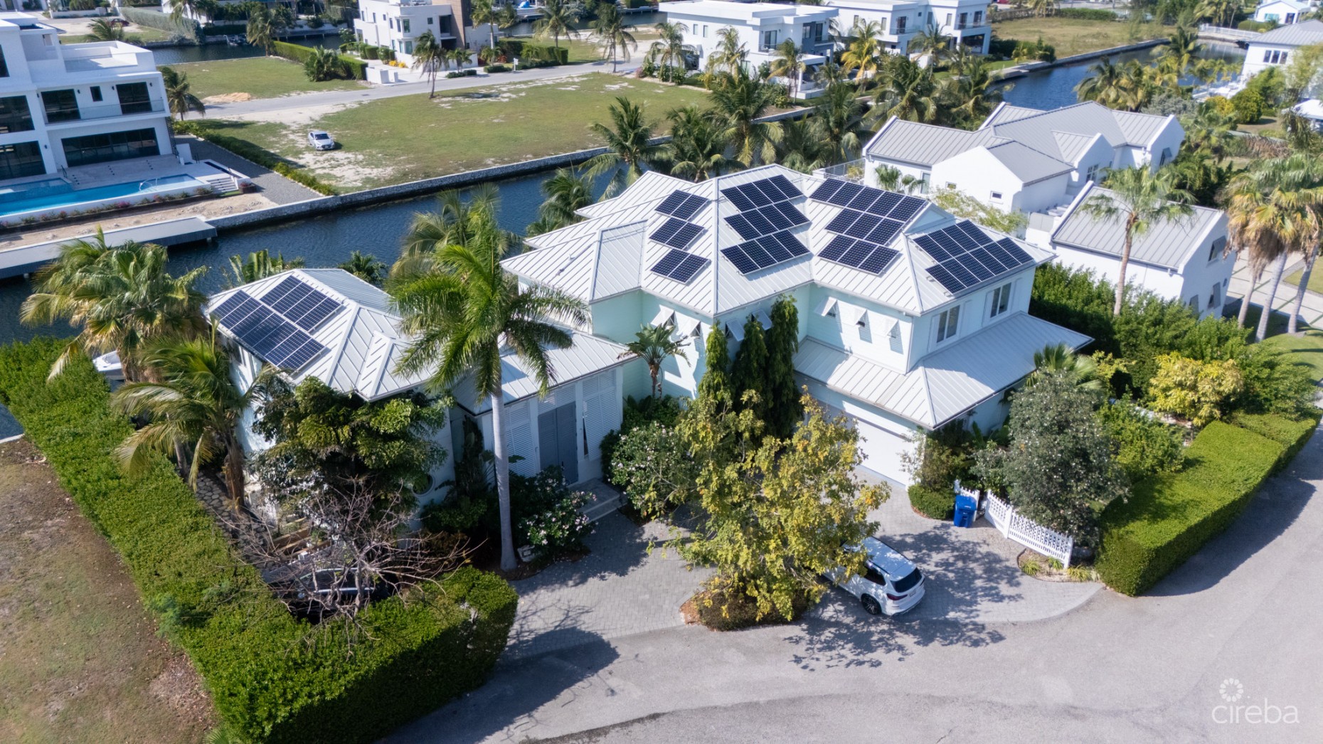 CASA BELLA – WATERFRONT RESIDENCE IN CRYSTAL HARBOUR