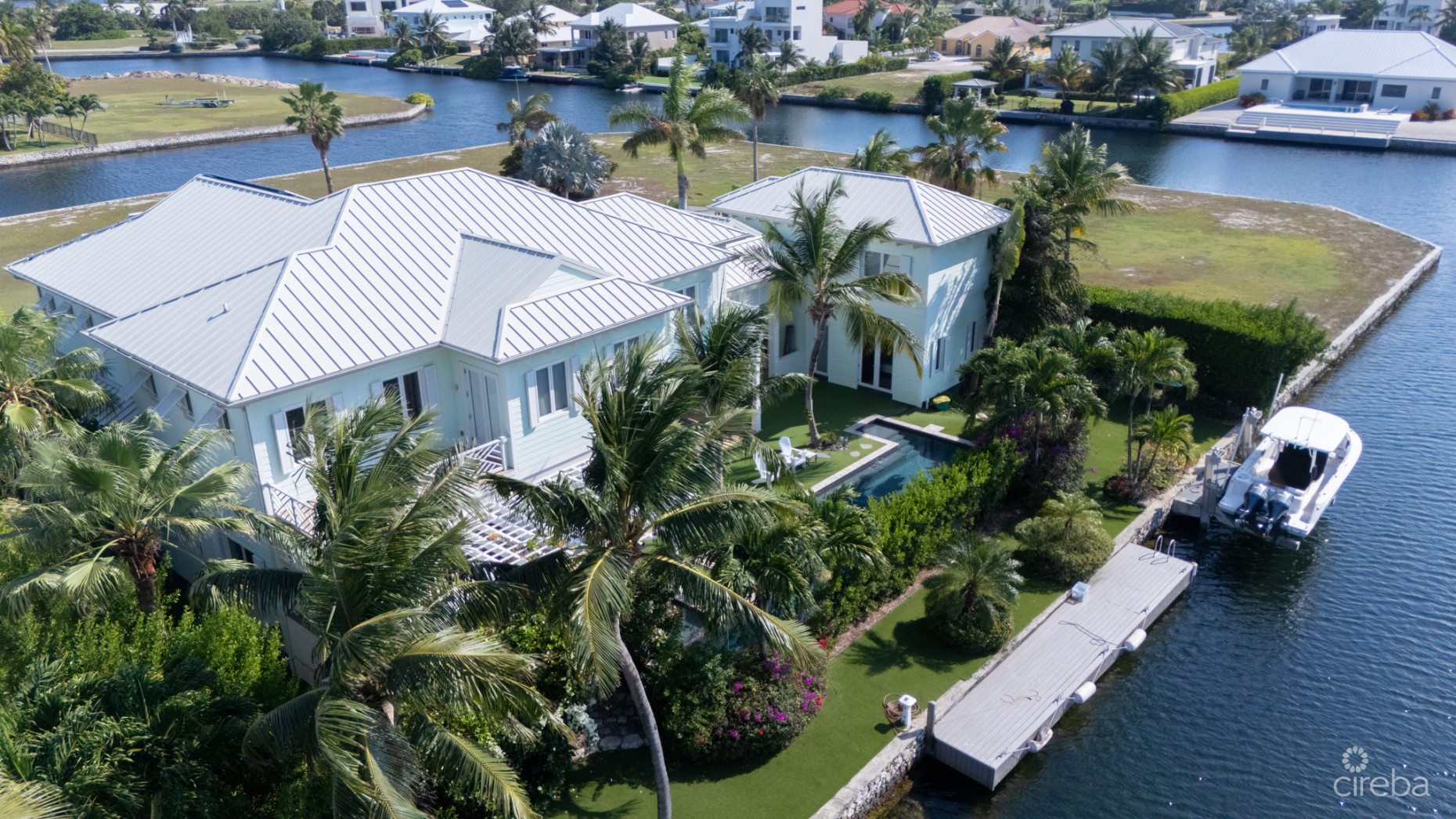 CASA BELLA – WATERFRONT RESIDENCE IN CRYSTAL HARBOUR