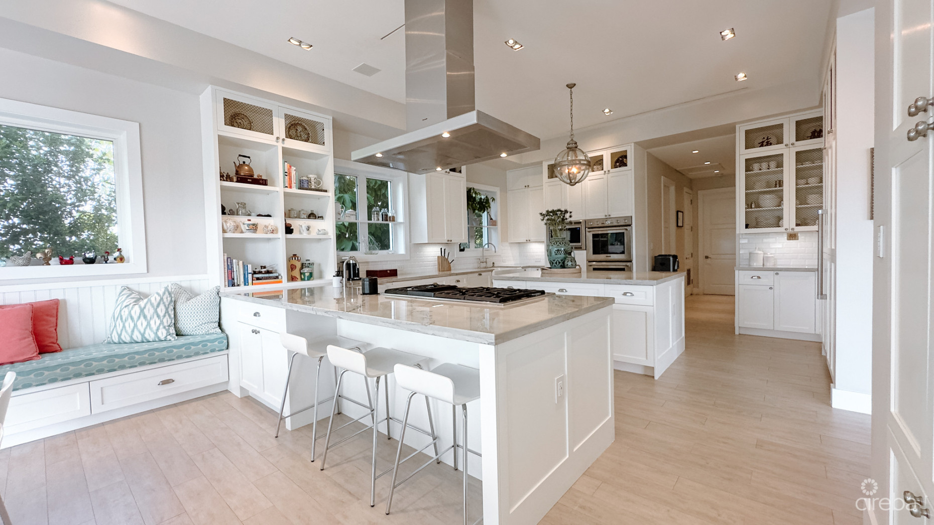 CASA BELLA – WATERFRONT RESIDENCE IN CRYSTAL HARBOUR