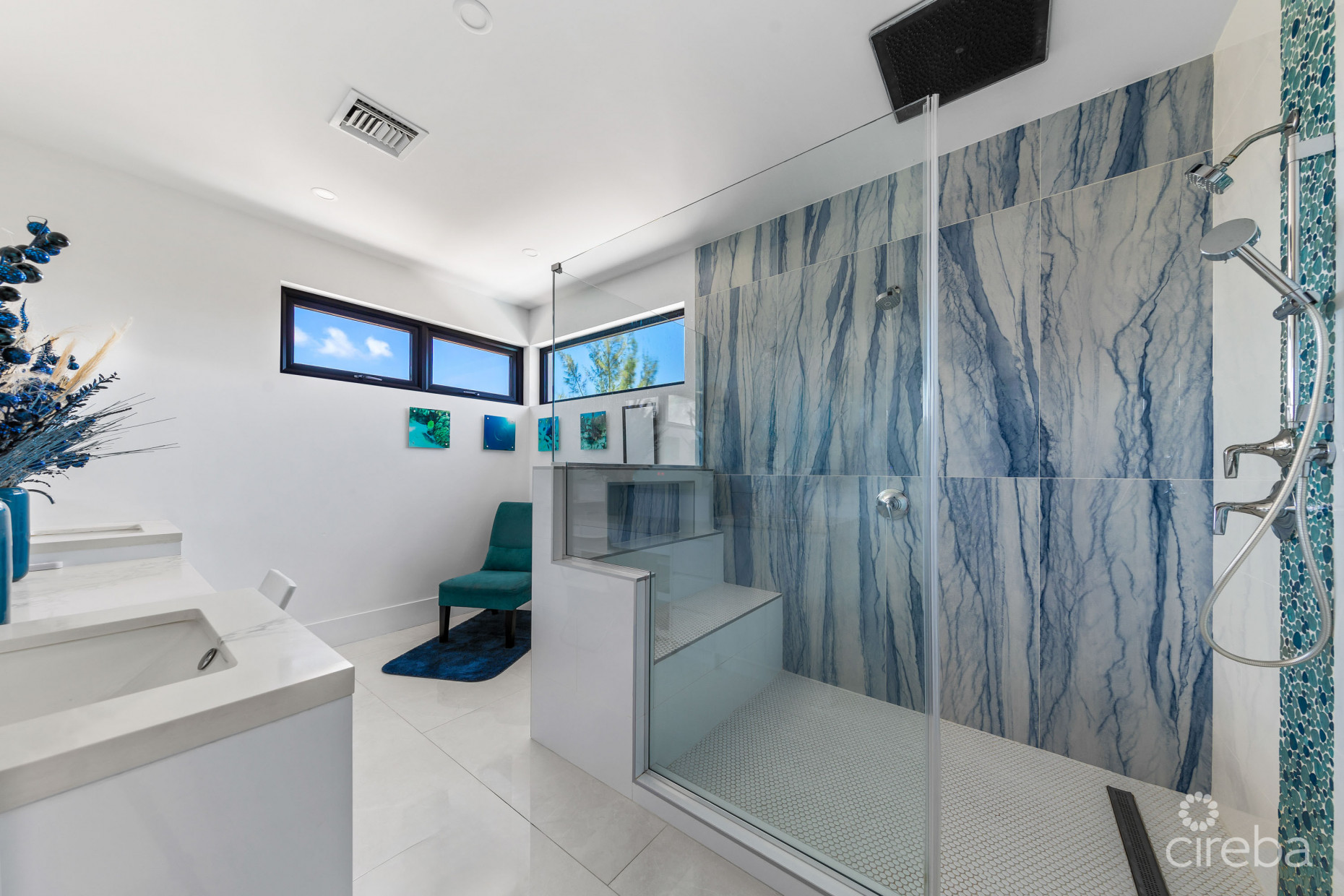 48 HAVEN CIRCLE - MODERN SINGLE FAMILY HOME