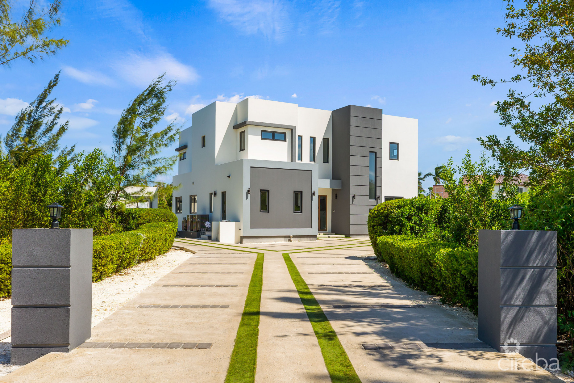 48 HAVEN CIRCLE - MODERN SINGLE FAMILY HOME