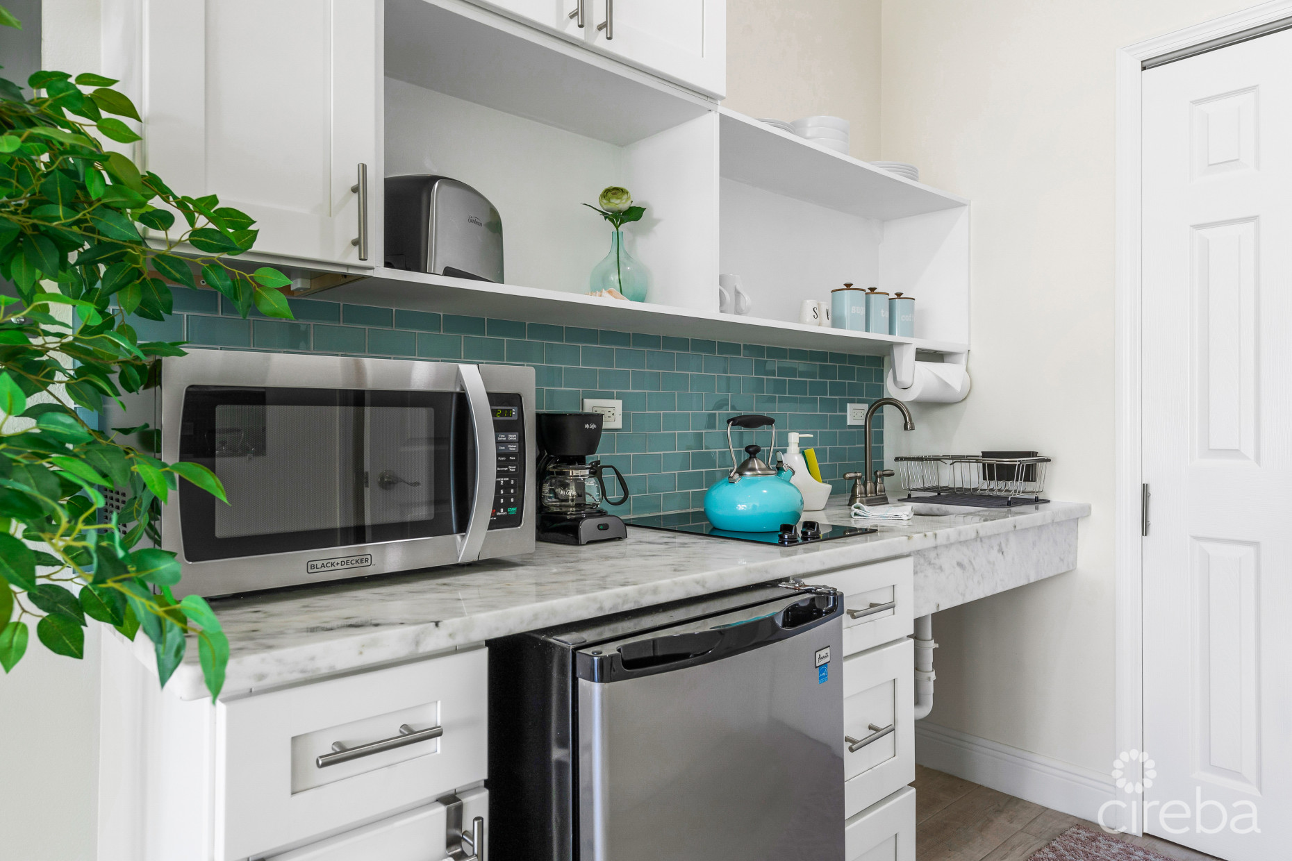 THE COTTAGES IN EAST END ~ BOUTIQUE HOTEL