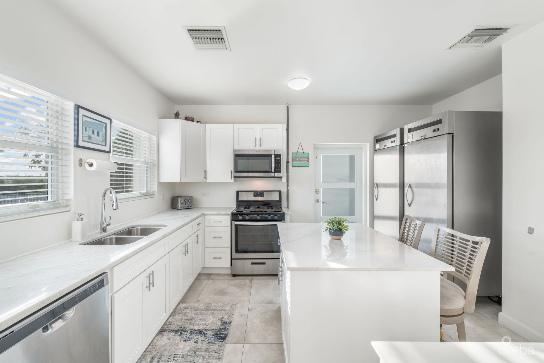 THE COTTAGES IN EAST END ~ BOUTIQUE HOTEL