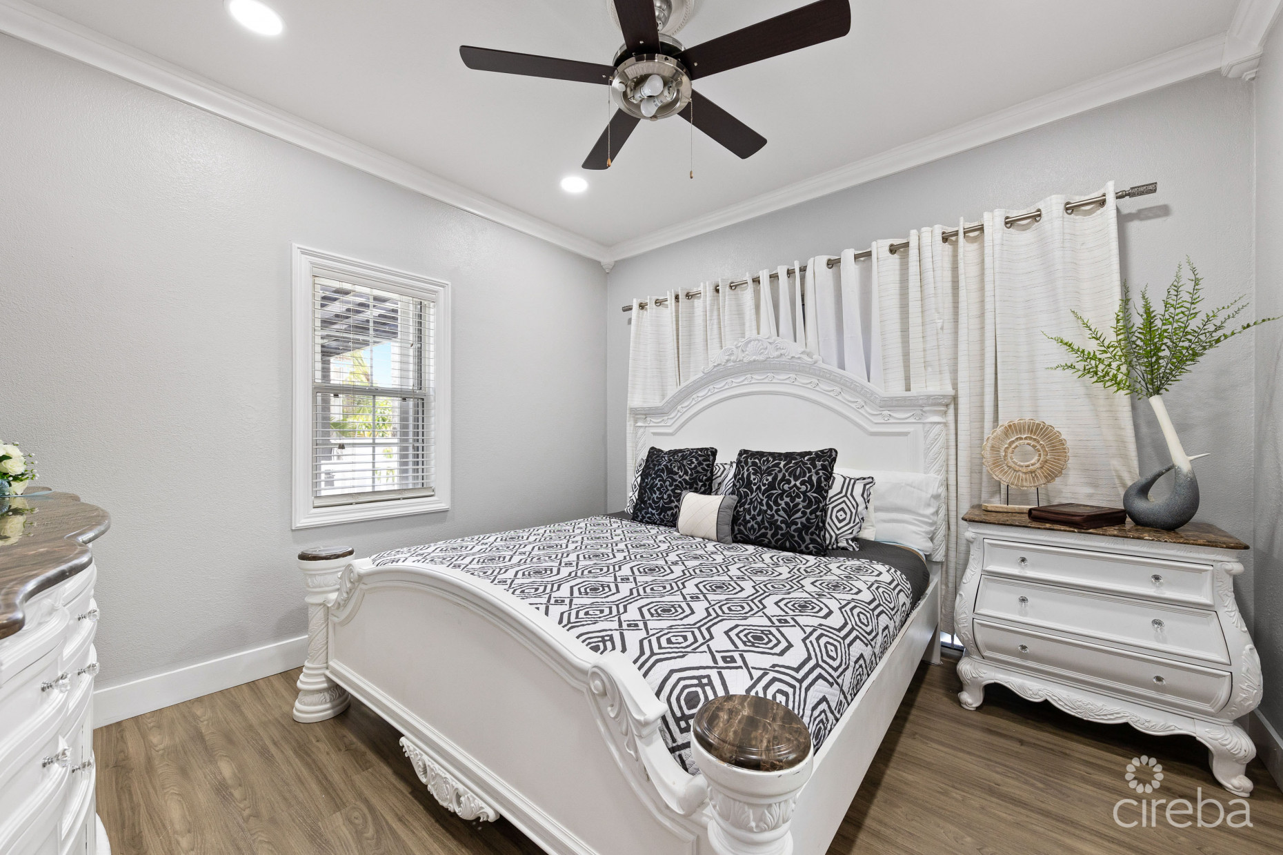 SINGLE FAMILY GEM IN NORTH SOUND ESTATES