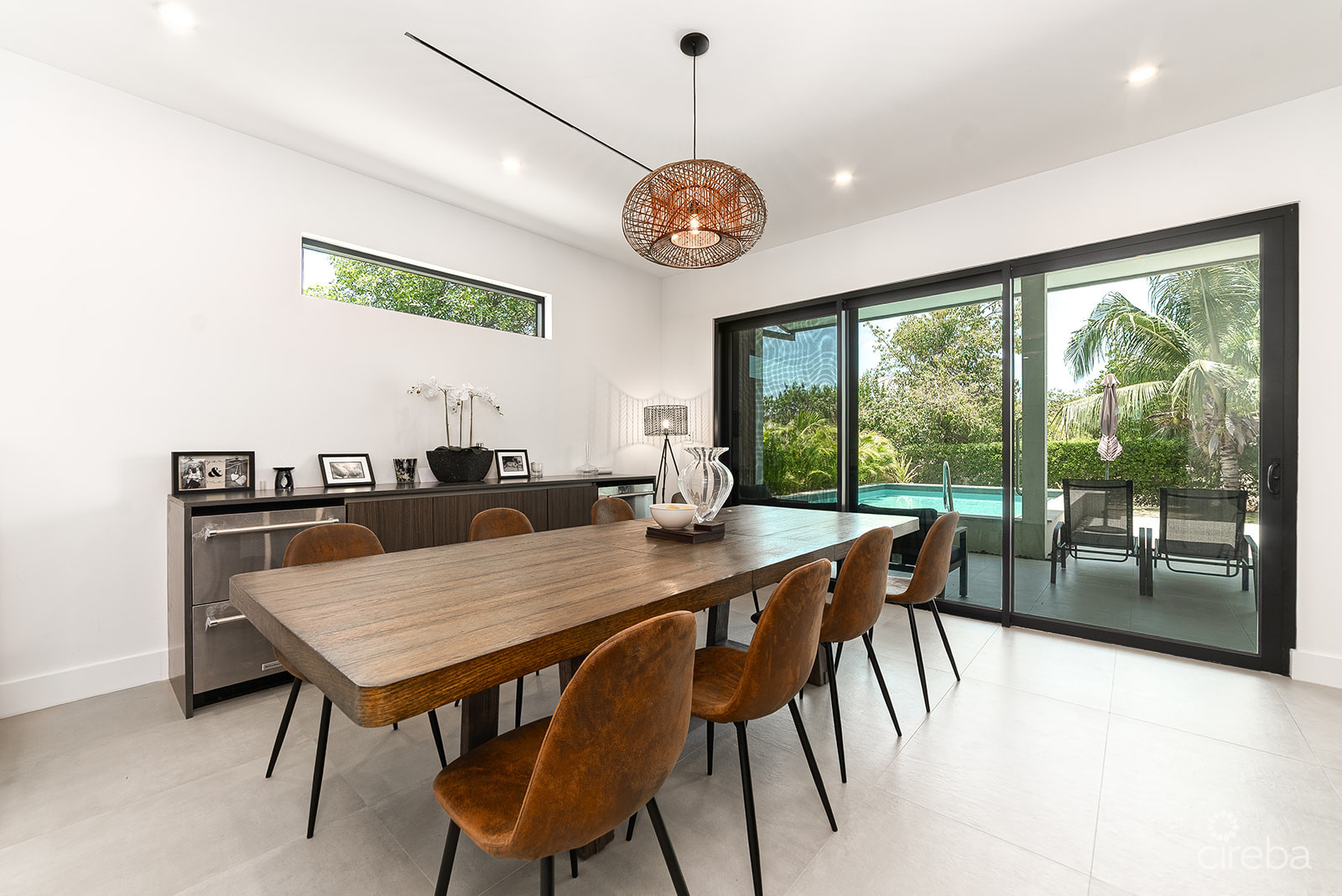 SOUTH SOUND NUSA VILLAS BEAUTIFUL HOME WITH POOL