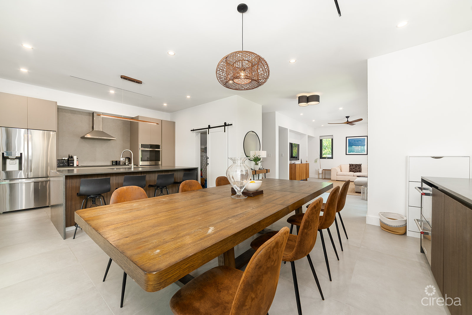 SOUTH SOUND NUSA VILLAS BEAUTIFUL HOME WITH POOL