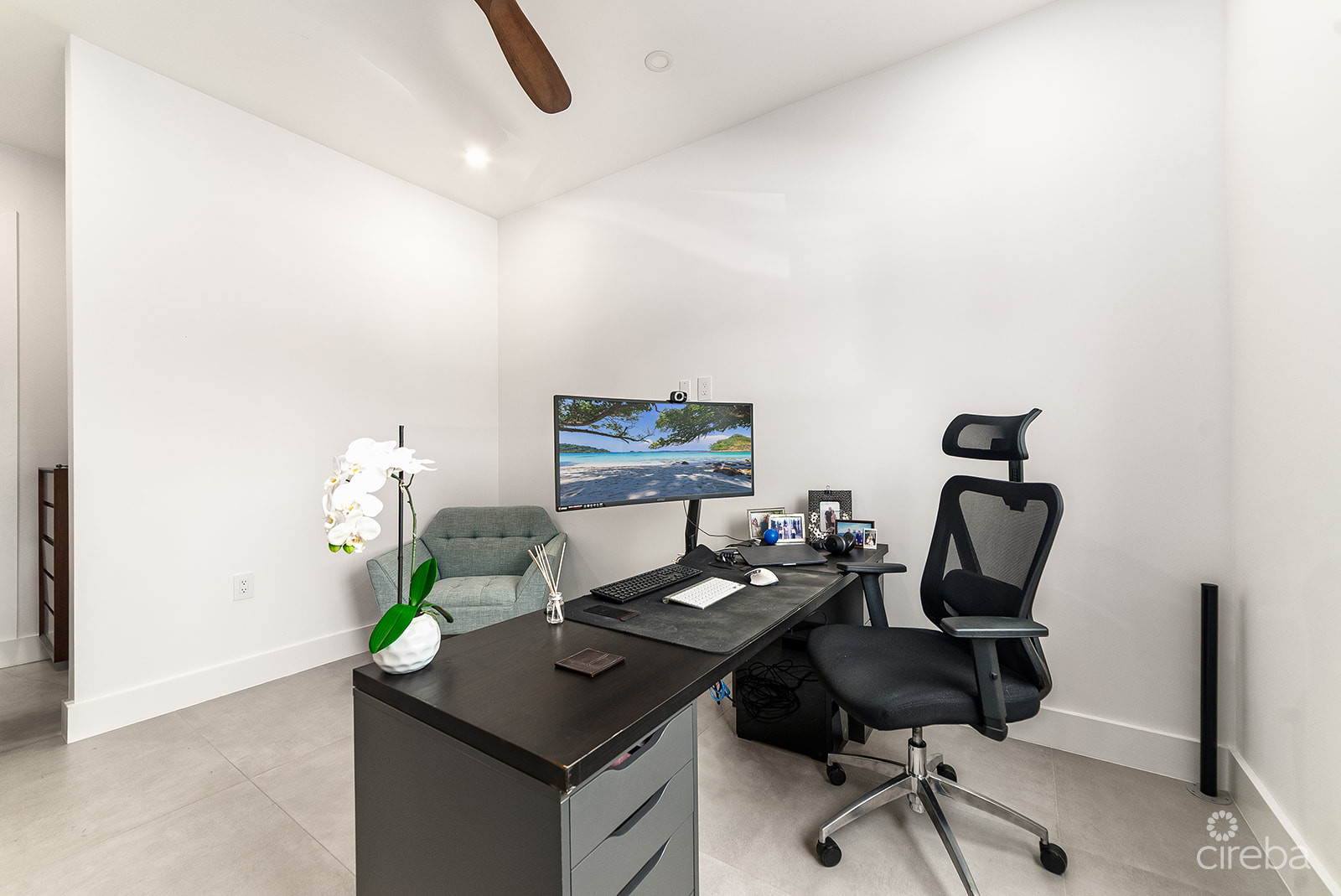 SOUTH SOUND NUSA VILLAS BEAUTIFUL HOME WITH POOL