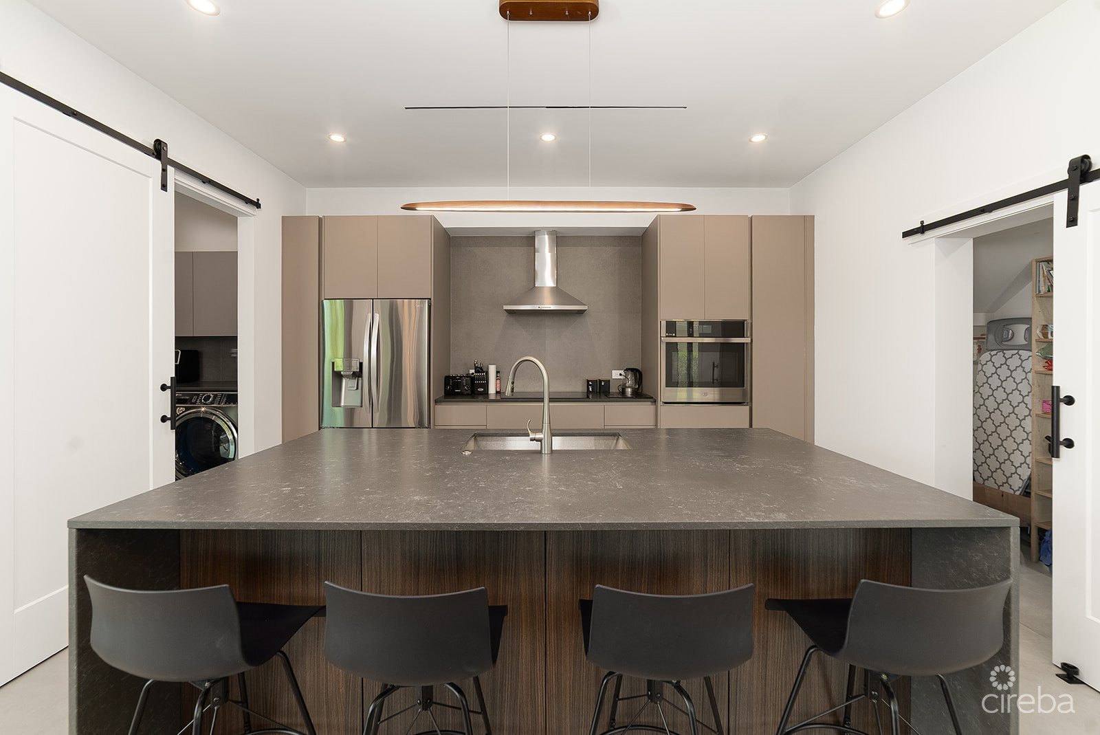 SOUTH SOUND NUSA VILLAS BEAUTIFUL HOME WITH POOL