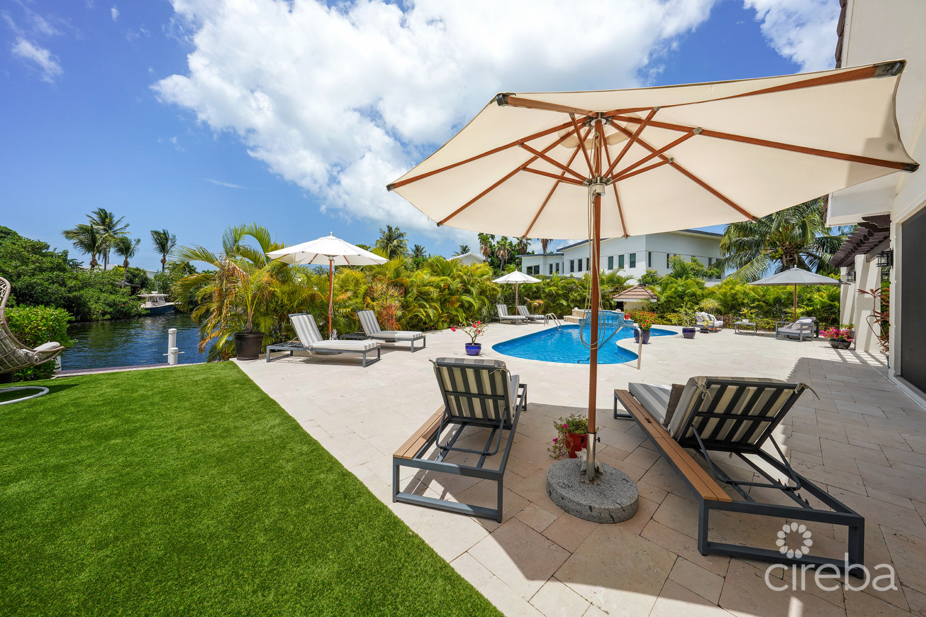 GOVERNORS HARBOUR ESTATE HOME